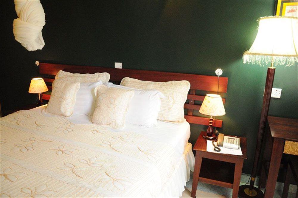 Silver Springs Hotel Kampala Esterno foto