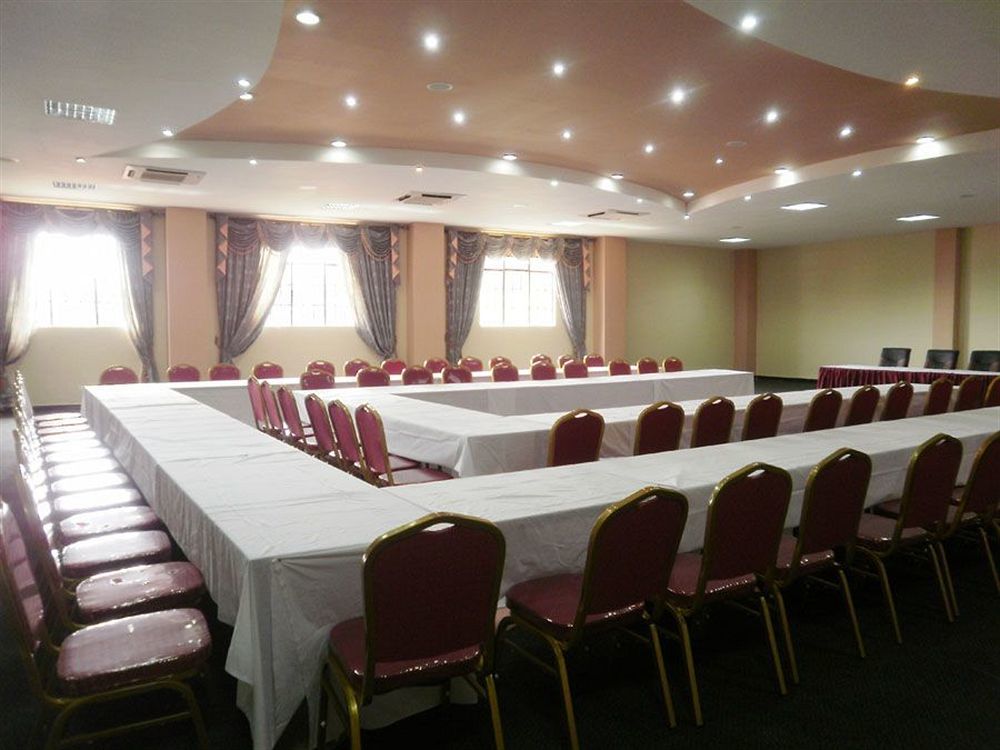 Silver Springs Hotel Kampala Esterno foto