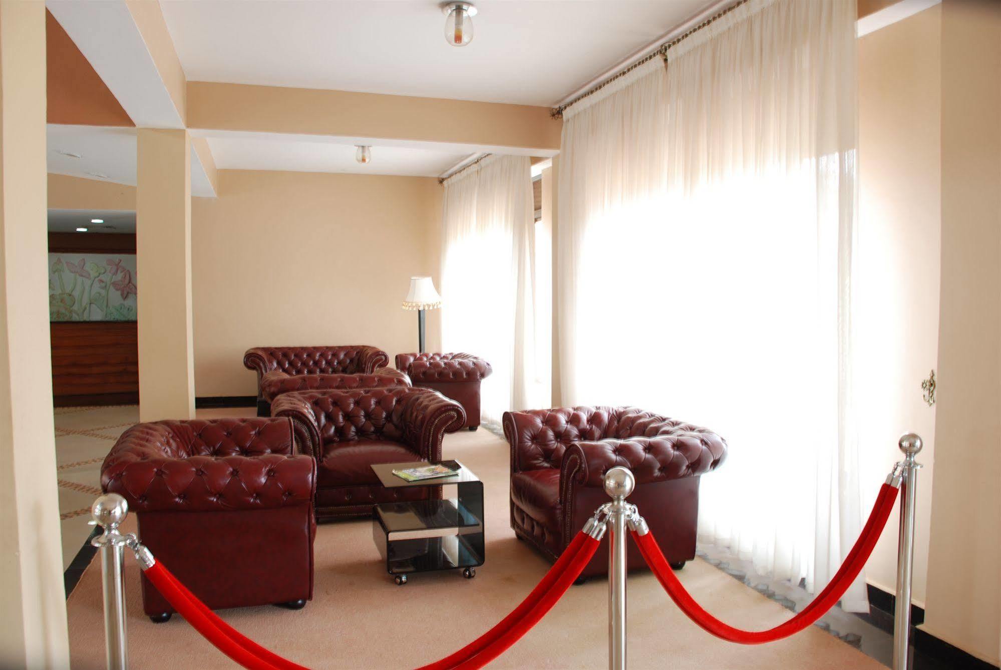 Silver Springs Hotel Kampala Esterno foto