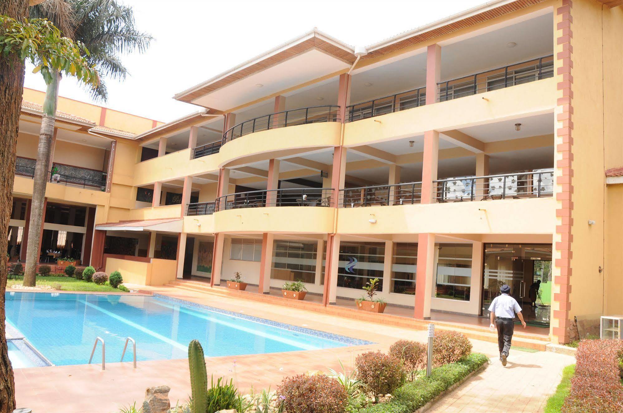 Silver Springs Hotel Kampala Esterno foto