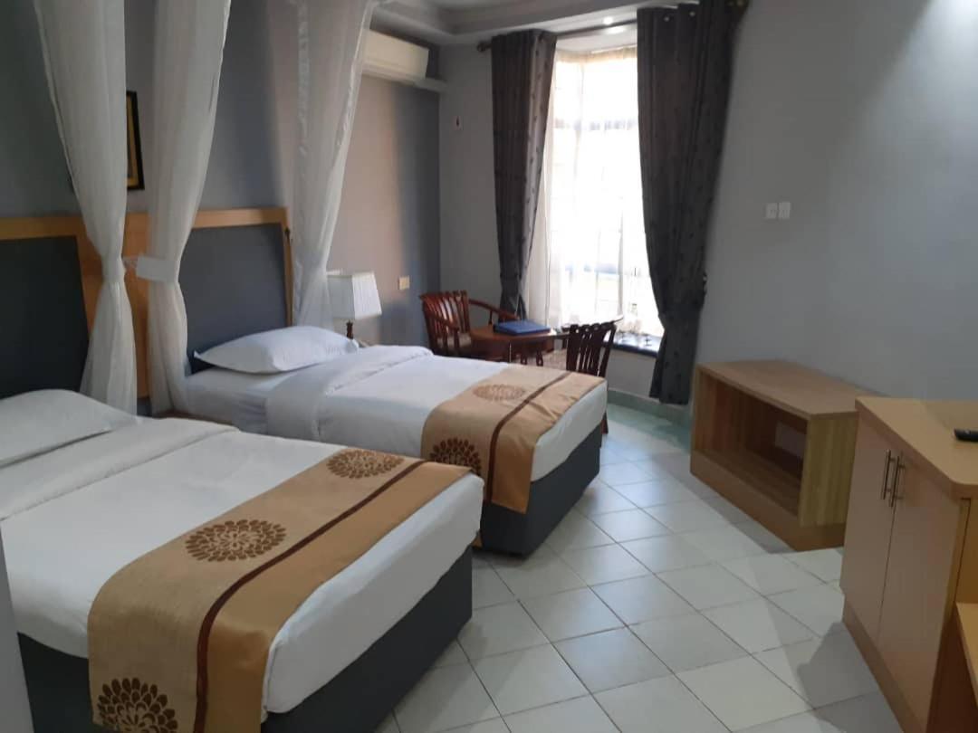 Silver Springs Hotel Kampala Esterno foto