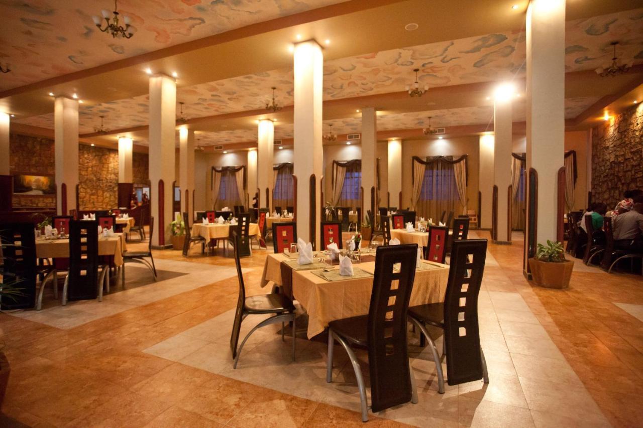 Silver Springs Hotel Kampala Esterno foto